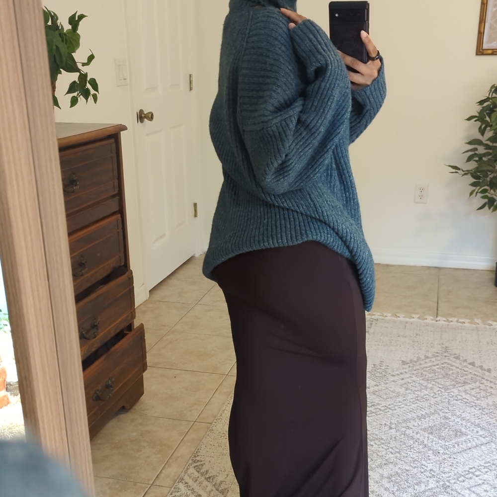 Oversized Ribbed Turtleneck - Picture 3 of 12